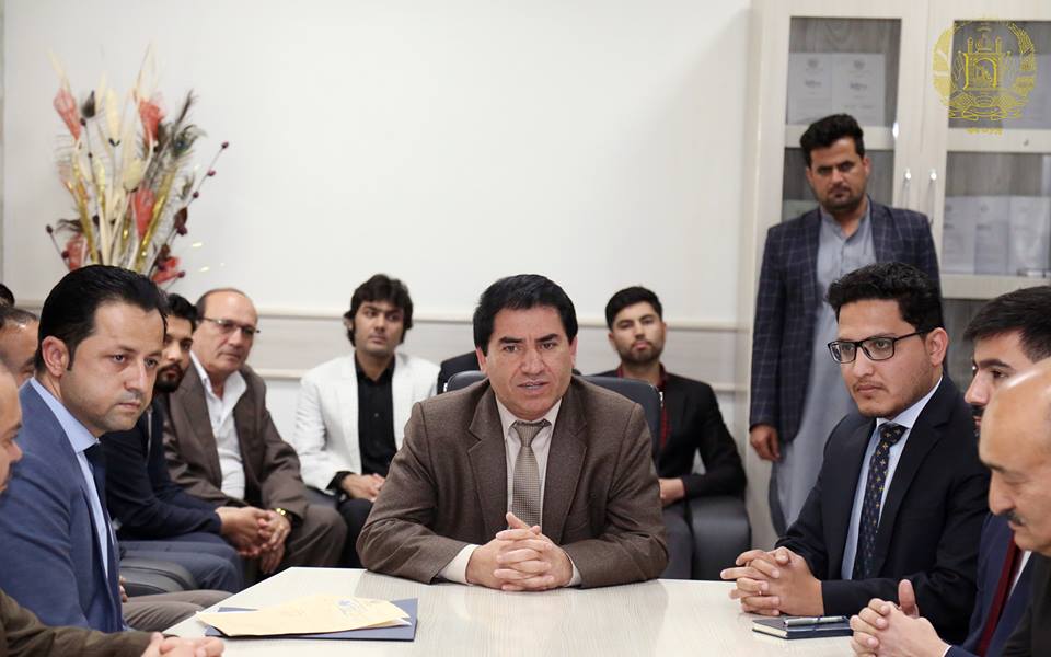 محترم کمال اندیوال امروز مؤرخ ۲۰ حمل ۱۳۹۸ به اساس حکم مقام عالی ریاست جمهوری پس از سپری نمودن رقابت آزاد، توسط محترم محمد خان دانشجو، رئیس عمومی مالی و اداری وزارت مالیه در حالیکه شماری از روساء و کارمندان وزارت مالیه نیز حضور داشتند به حیث رئیس انسجام، پلان و مراقبت از پروژه های این وزارت معرفی گردید. رئیس مالی و اداری وزارت مالیه ضمن تشکر و قدردانی از کارکرد های محترم ذبیح الله بشیری، رئیس پیشین این ریاست، برای رئیس جدید التقرر آرزوی مؤفقیت نموده، از تمام کارمندان این ریاست خواست تا جهت پیشبرد هرچه بهتر ا